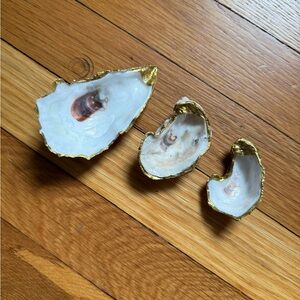 Gold-Trimmed Oyster Shell Decor Set